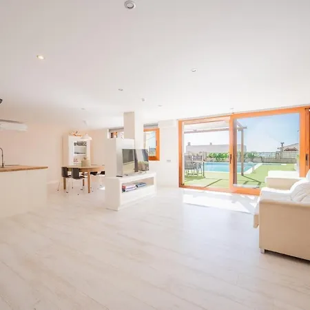Bonita Casa Con Piscina Compartida Junto Barcelona Centro Appartement Tiana